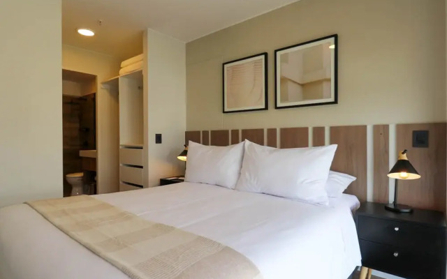 w Elegant 2BR With Balcony in San Isidro