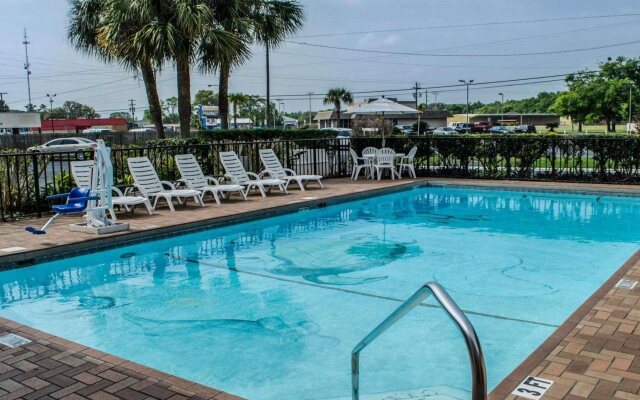 Quality Inn near Manatee Springs State Park
