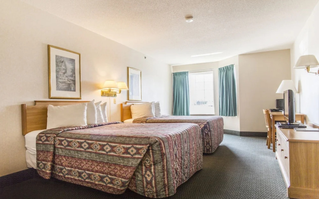 Econo Lodge Inn And Suites