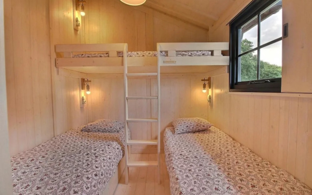 Comfortable Bungalow in Ploemel with Paid Sauna