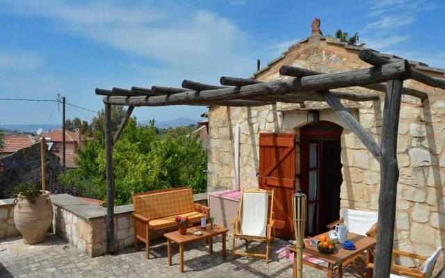 Apanemia Stone House in Crete
