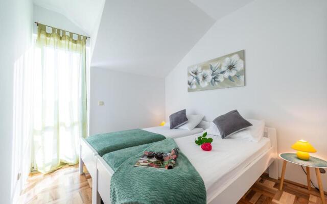 South Wind Apartments