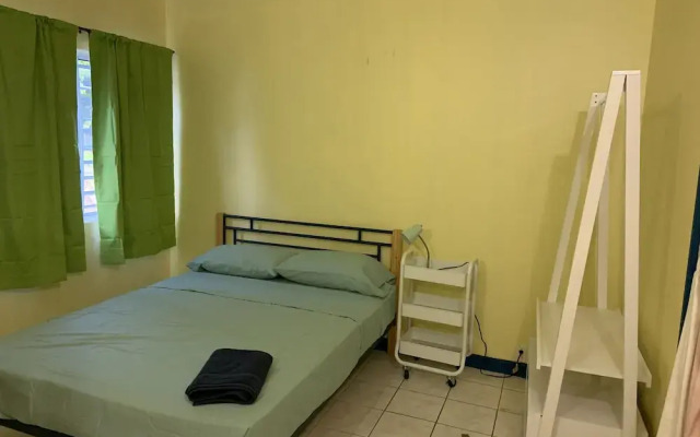 The Waterfront Inn - Hostel