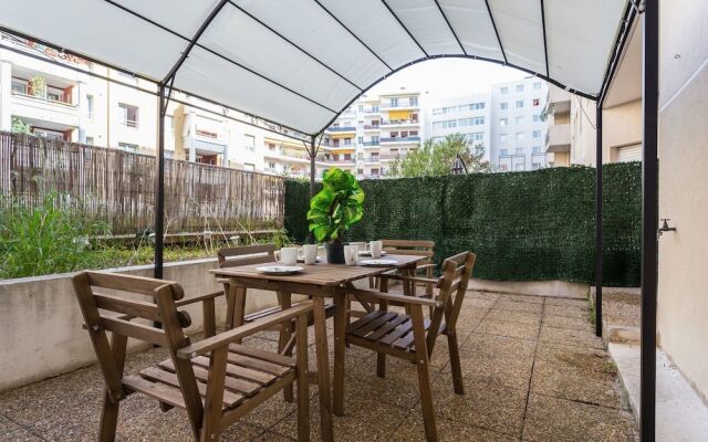 The Sunny Patio 1-BR -Terrace Beach