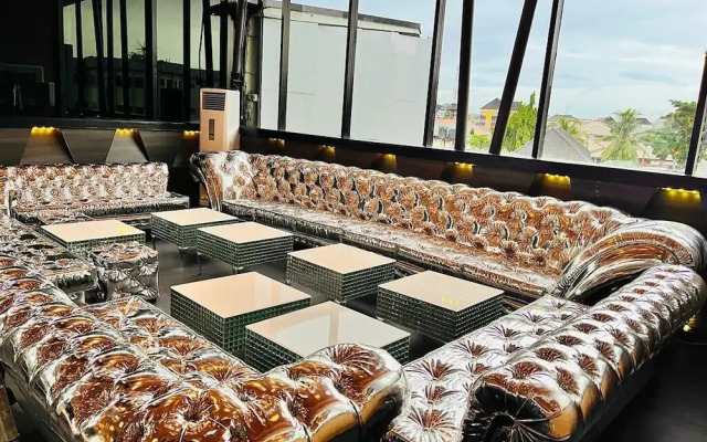 Dluxe Premium Hotel