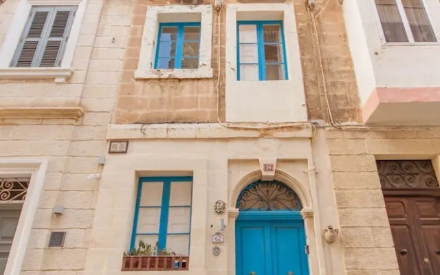 Senglea, Typical Seaview Townhouse