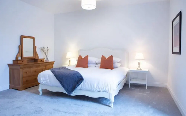 Panmure Apartment - A Glamorous Renovation