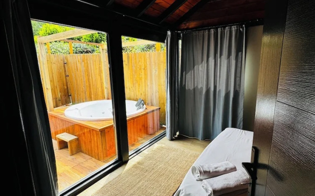 Adesa Bungalow Hotel