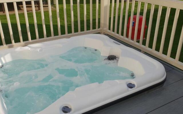 dees hot tub breaks tattershall lakes The Ramparts 20