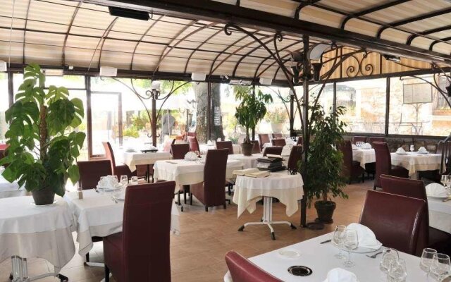 Hotel Restaurant Les Pins