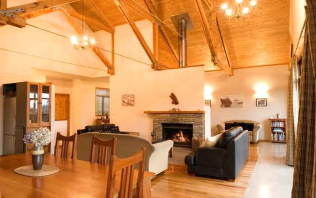 Mahitahi Lodge
