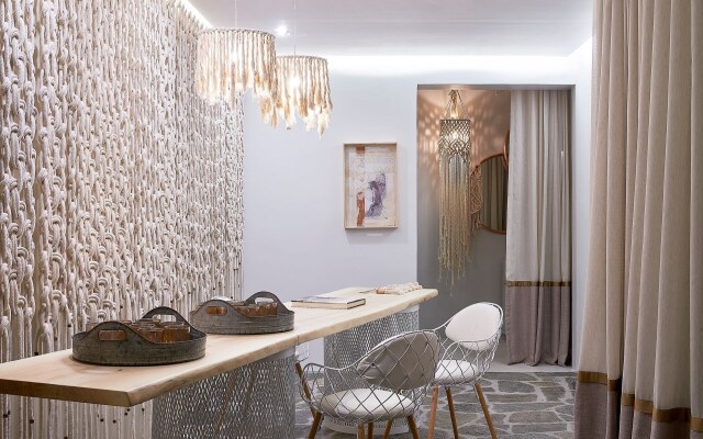 Canal Suites