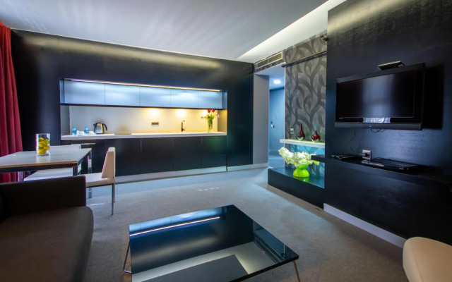 Vernazza Suites Hotel