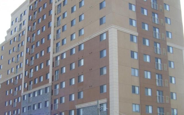 Hotel Laurier - Kings Court Residence