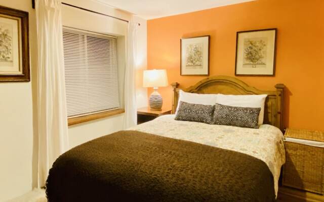 Lilac Cabin Family-friendly Highspeed Wi-fi 3 Bedroom Home by RedAwning