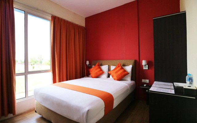 Blitz Hotel Batam Near Sultan Mahmud Ri'ayat Shah Mosque