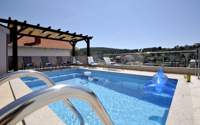 Luxury Villa Rooftop Pool !avbl in Season