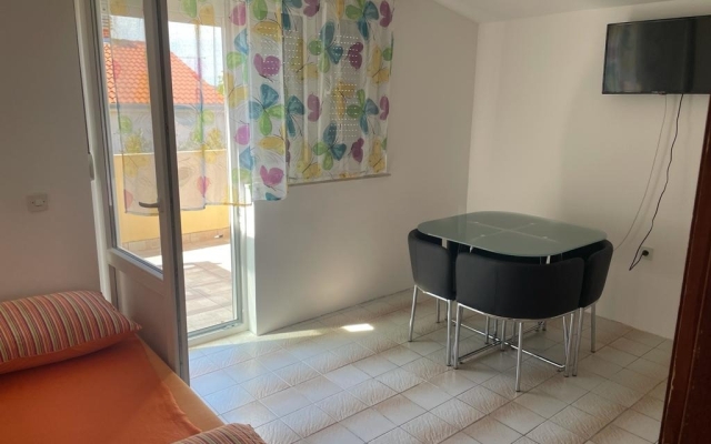 Apartment Sandra - 40m from the sea & parking: A1 Nin, Zadar riviera