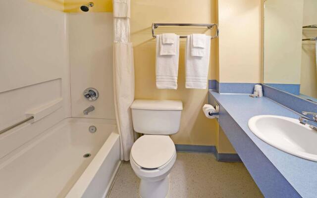 Travelodge by Wyndham Portland City Center