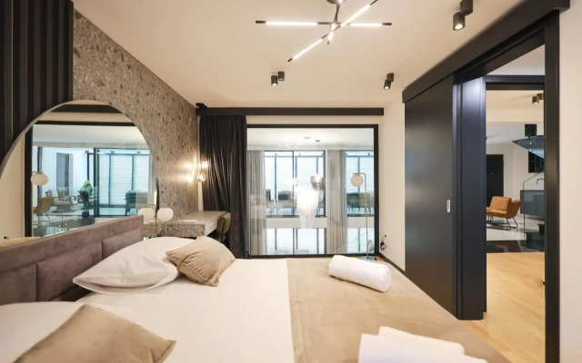 LL luxury penthouse on sea