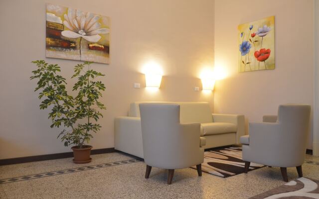 Moonlight Hotel & Suites