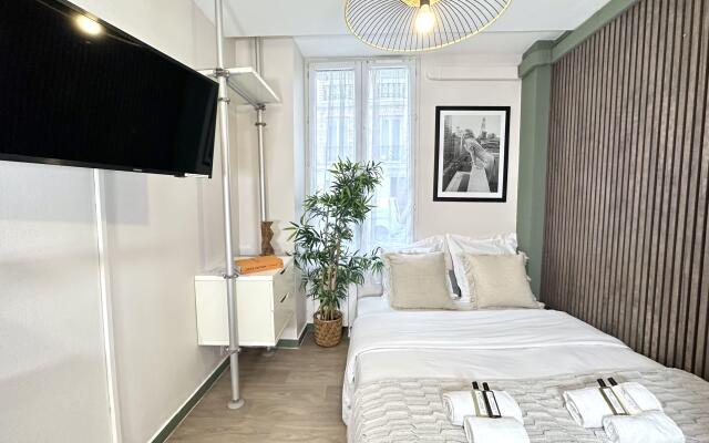 B 5496  - Gare Montparnasse - Cosy studio