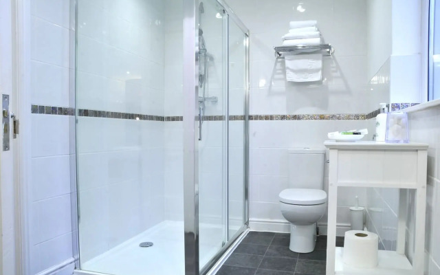 St John's Lodge (incl off-site health club)