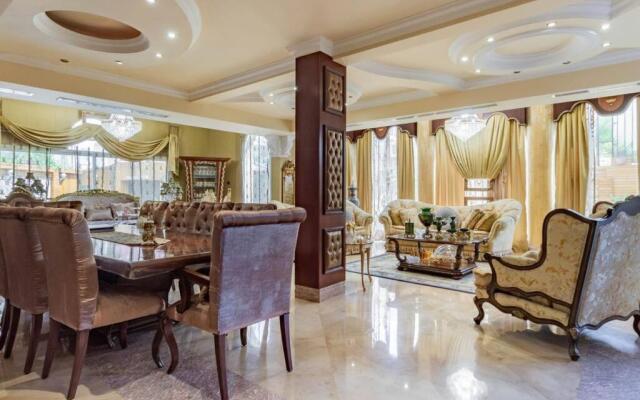 Cheerful 5-Bedroom Villa with Pool