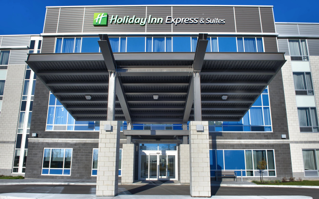 Holiday Inn Express & Suites Vaudreuil by IHG