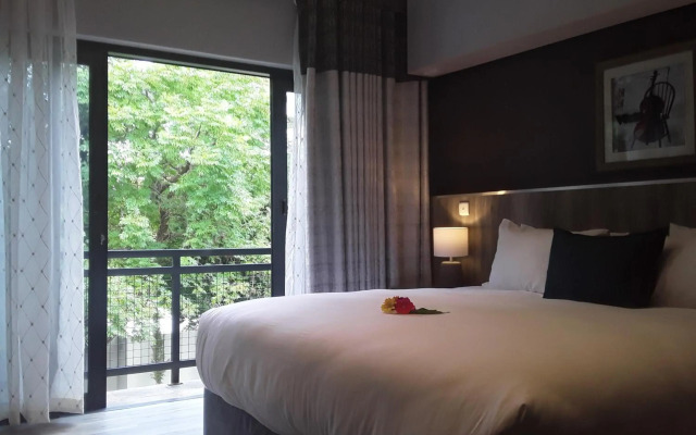 La Orchard Hotel