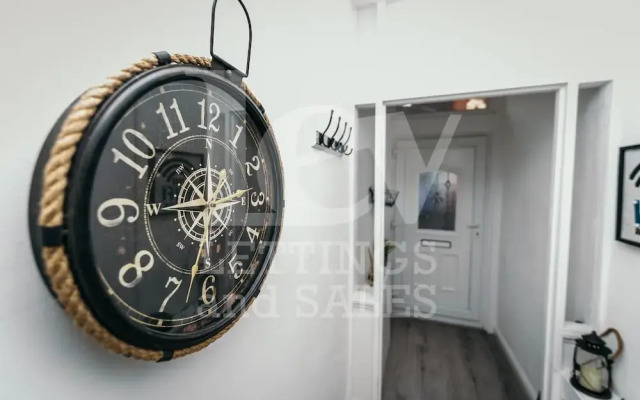 Lush Apartment 5 Bedroom House - WBR
