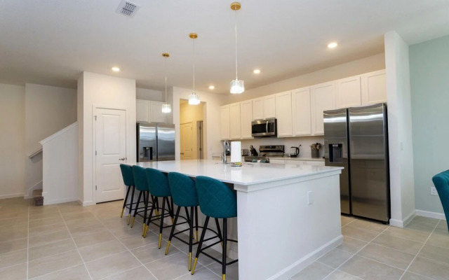 Amazing Large Home Near Parks