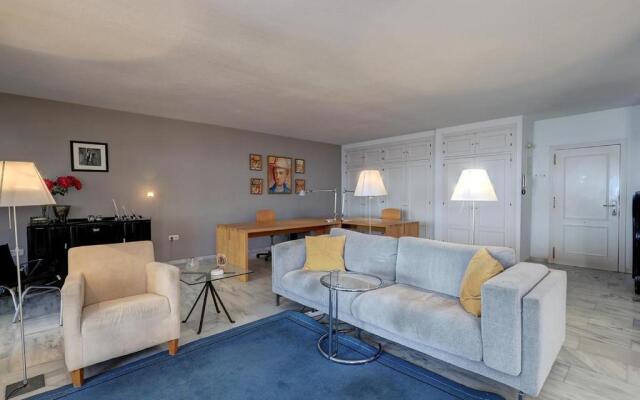 Apartment Boulevard 304