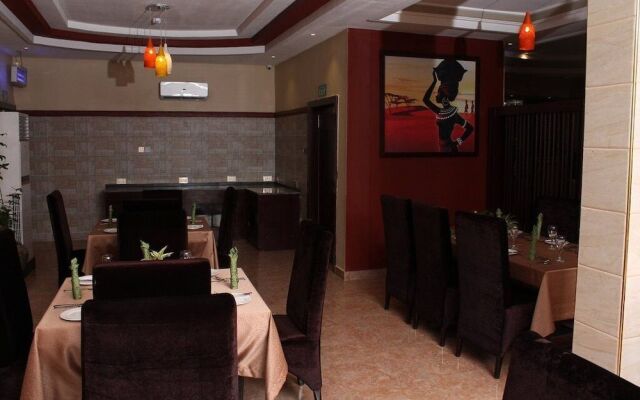 De Santiago Milan Hotel and Suites