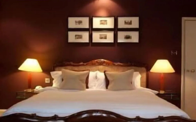Manor Hotel