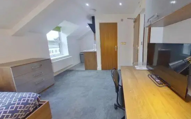 CovStays – Victoria House - Deluxe Studios in Coventry City Centre