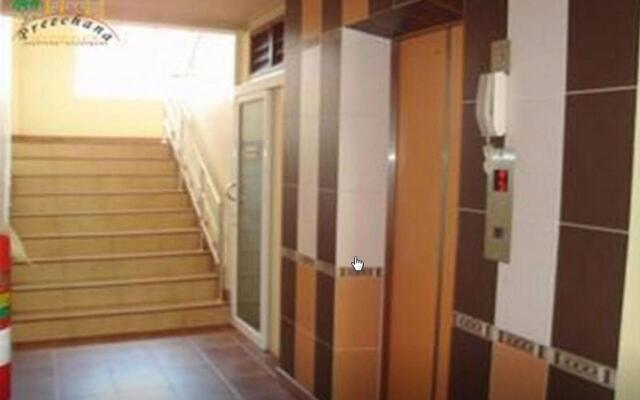 Preechana Golden Place Serviced Apartment