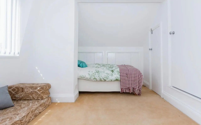 Modern 3 Bed Home Solihull Centre