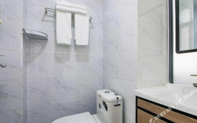 Wanshi Chang Anshun Express Apartment (Shenzhen North Railway Station)