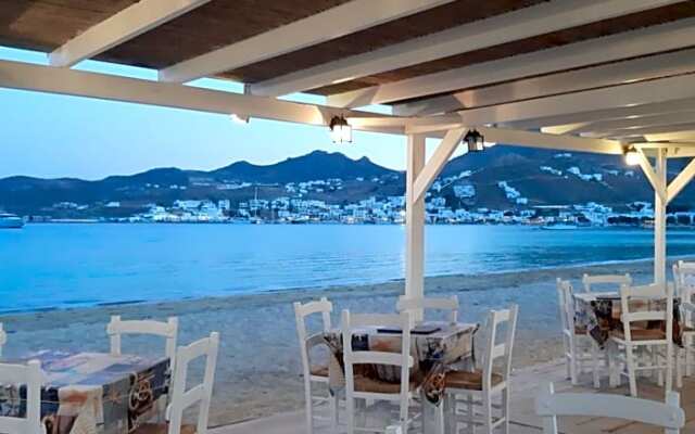 Isalos rooms on the beach