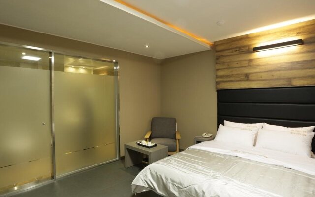 Radiance Tourist Hotel