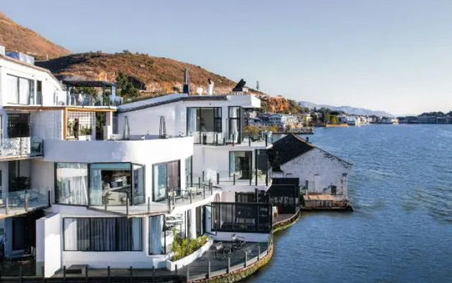 Shiyi Yunshang Sea View Homestay (Dali Shuanglang Erhai Branch)