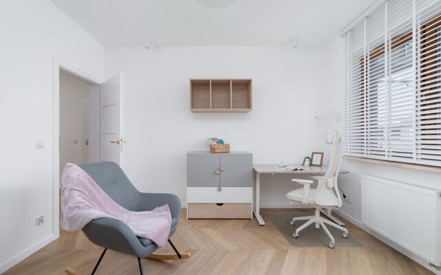 Grzegorzki Park Apartment by Renters