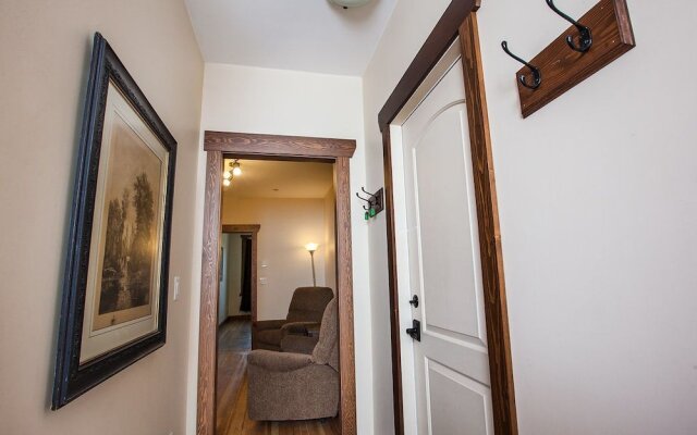 The Grizzly Den by Revelstoke Vacations