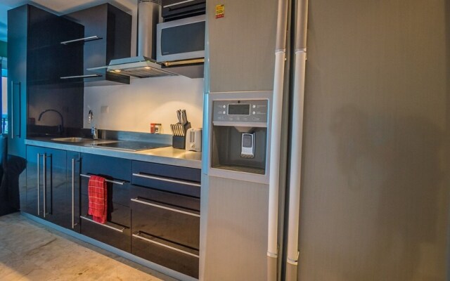 Las Brisas 402 1 Bedroom Condo by RedAwning