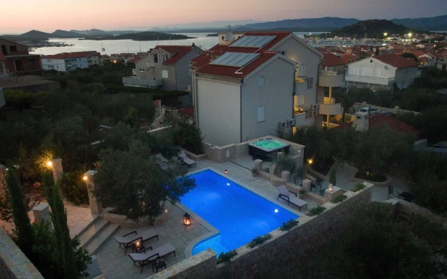 Apartment in Murter With Swimming Pool