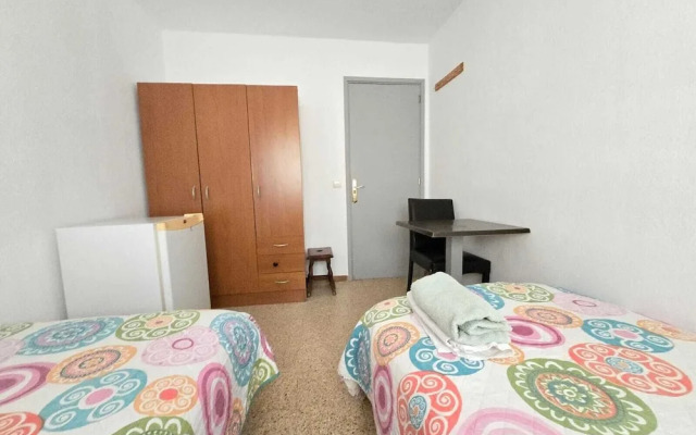 Low Cost Room Las Llaves 3