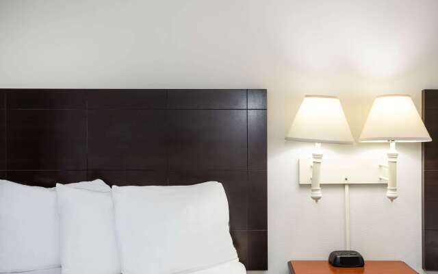 La Quinta Inn & Suites by Wyndham Melbourne Viera