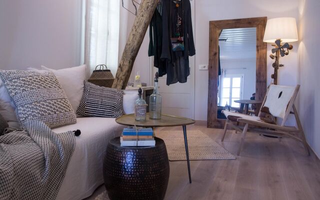 Amymone Suites