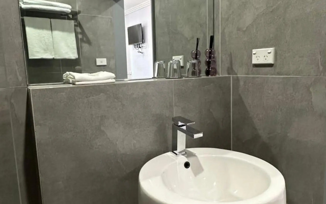 Sydney Riseon Hotel